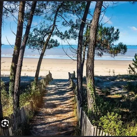 Holiday home Charmante Maison Au Calme *